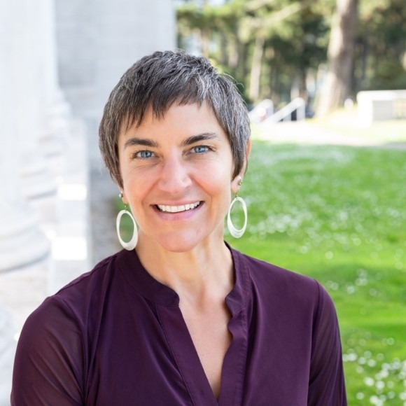 Dr Elizabeth Korza naturopathic doctor specializing in women’s health