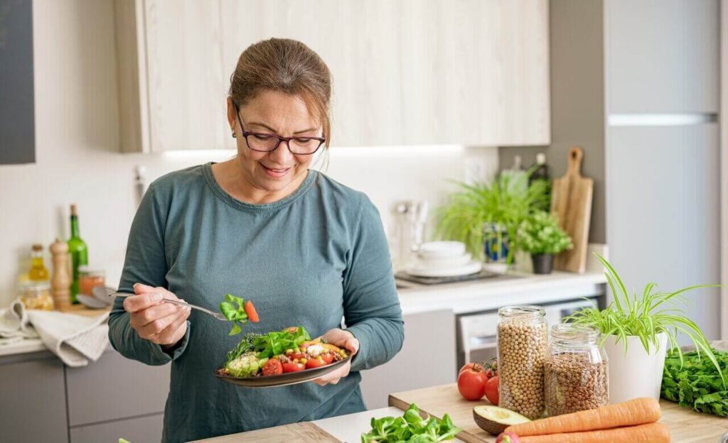 Healthy meal ideas featuring a balanced plate with chicken, boiled eggs, broccoli, noodles, and fresh vegetables.